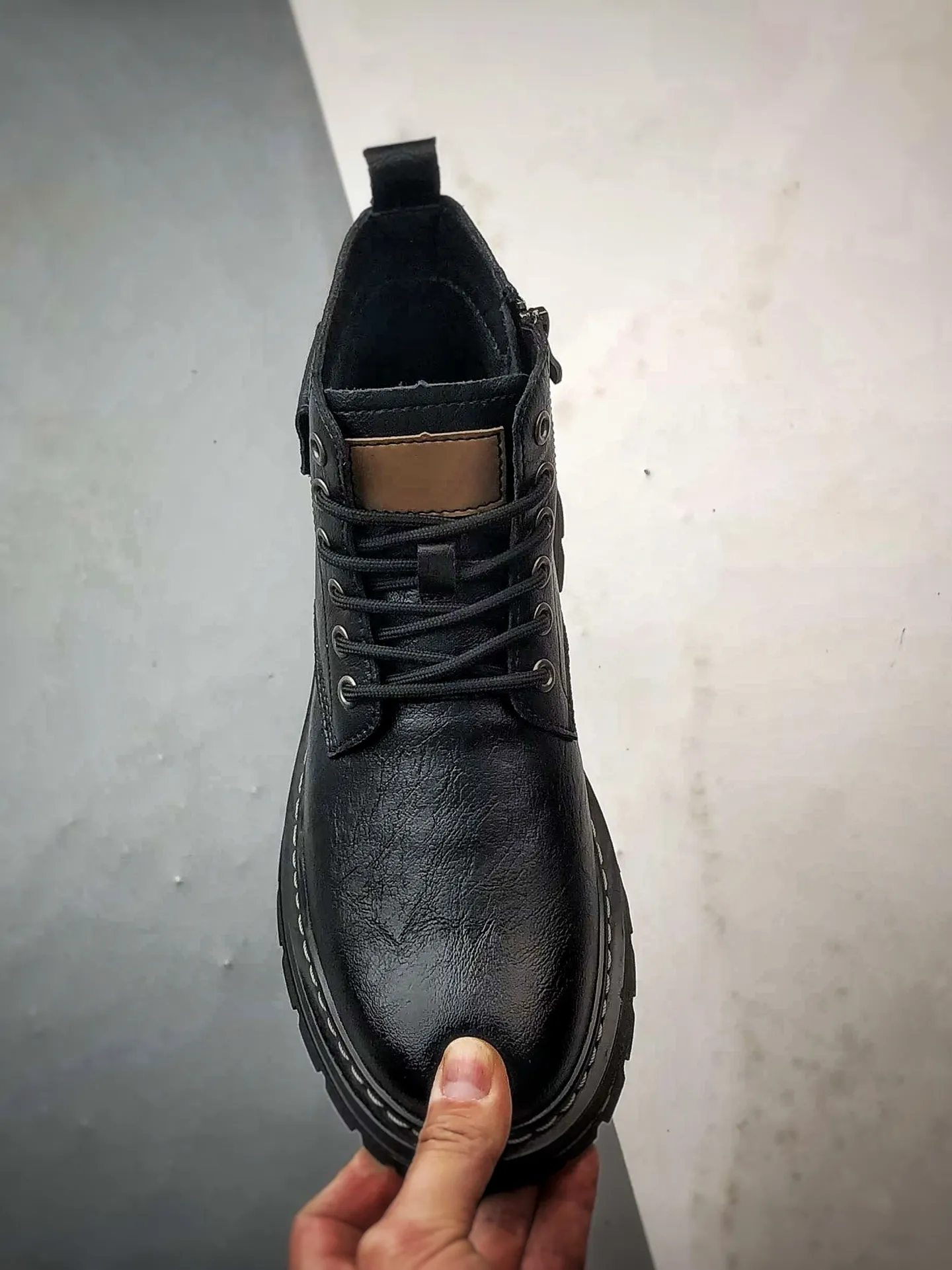 💰440 Timberland Timberland/Timberland 2025 autumn and winter new style classic high-top casual men's shoes, newly upgraded, Guangdong factory quality, original box and original packaging, the fabric is made of Italian top frosted cowhide, with anti-odor and anti-corrosion genuine leather latex insoles, giving you a perfect wearing experience. High-quality and durable, a must-have for sportsmen. Specializes in not looking handsome. High-quality, first-class foot feel. Exclusive supply. Item number: TB99776713 Code number: 39 40 41 42 43 44 (standard code)